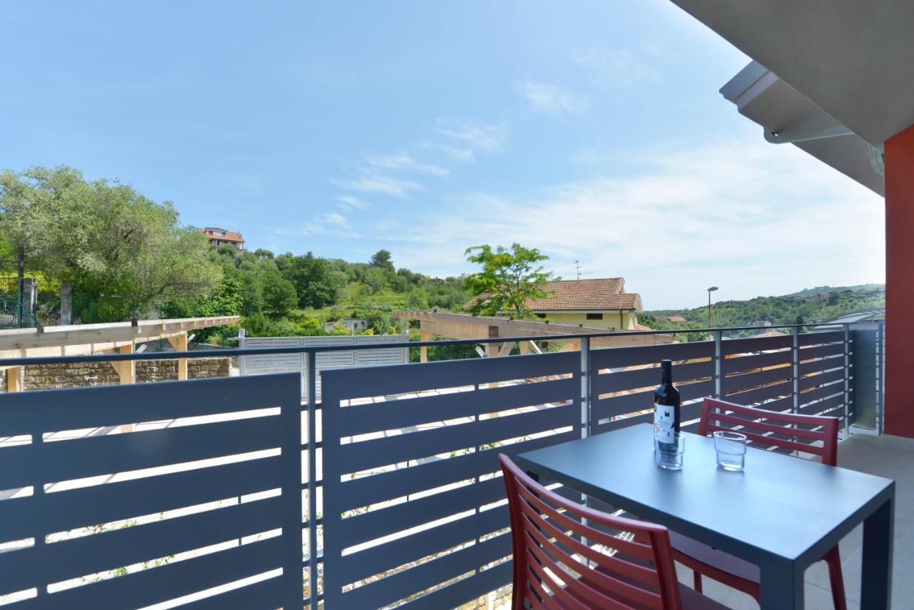 Residenza Cantalupo Империа Екстериор снимка