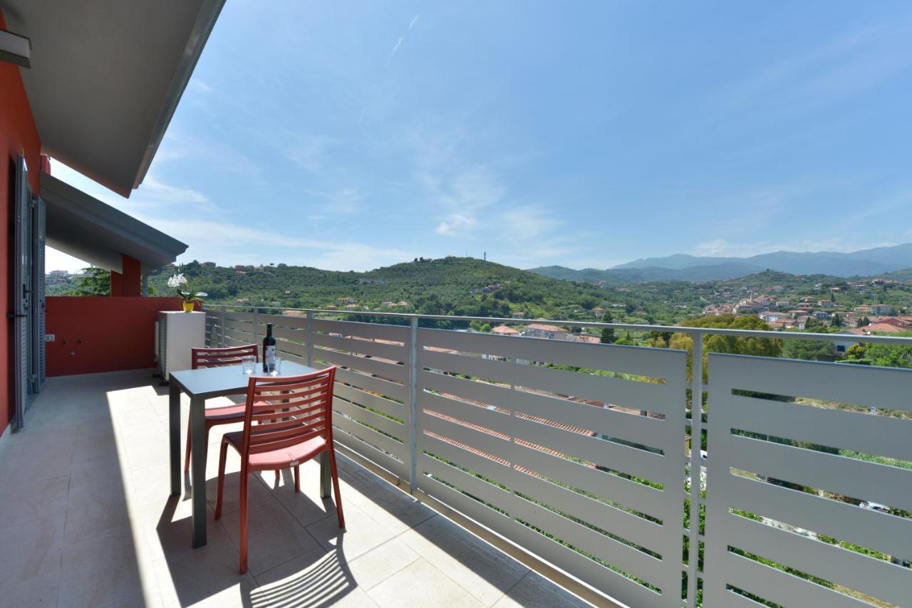 Residenza Cantalupo Империа Екстериор снимка